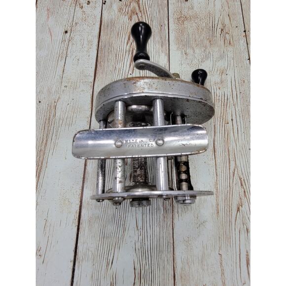 Vintage South Bend Model No. 790 Smoothcast Direct Drive Fishing Reel - Picture 6 of 8